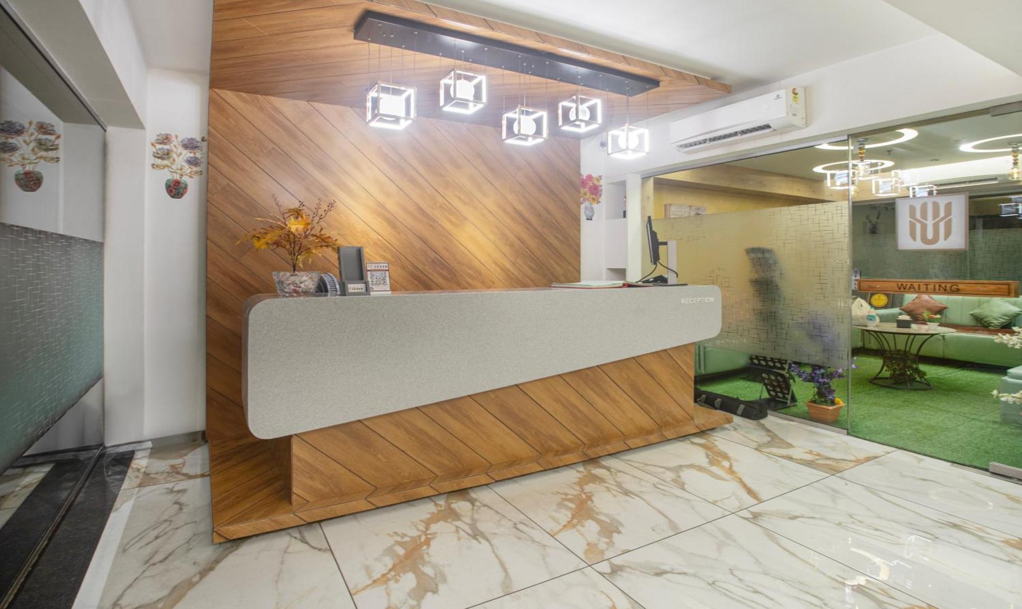 فندق Treebo Urban, 1 Km From Railway Station سورات المظهر الخارجي الصورة
